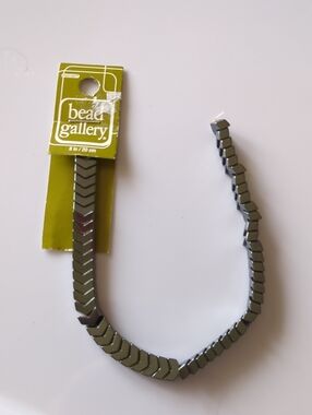 ☀️A41 Bead Gallery Hematite Chevron Bead Strand - Metallic Gunmetal